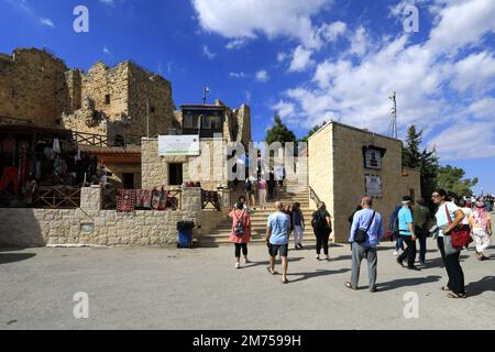 Blick auf die Burg Ajloun (QA'lat ar-Rabad) im Bezirk Mount Ajloun im Norden Jordaniens, Naher Osten Stockfoto