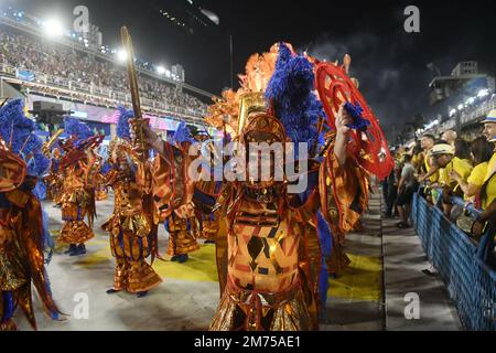 Rio de Janeiro, Brasilien, 23. April 2022. Parade der Samba-Schule Beija Flor de Nilópolis während des Karnevals der Stadt Rio de Janeiro. Stockfoto