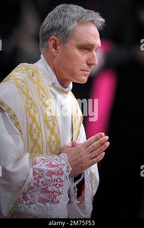 Vatikanstadt, Vatikanstadt. 07. Januar 2023. Monsignore Georg Gaenswein. Foto: Monsignore Georg Gaenswein Privatsekretär von Papst Benedikt XVI., nachdem er während der Epiphaniemesse in St. Petersdom am 6. Januar 2013. Kredit: dpa/Alamy Live News Stockfoto