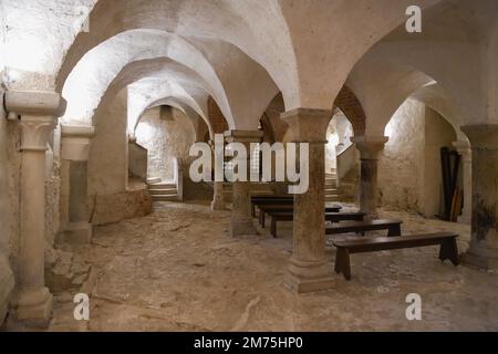 Krypta der Basilika Sainte-Marie-Madeleine, Vezelay, Departement Yonne, Region Bourgogne-Franche-Comte, Burgund, Frankreich Stockfoto