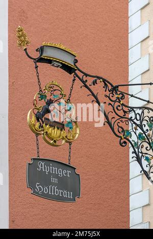 Nasenschild von Wirtshaus Höllbräu, Traunstein, Bayern, Deutschland, Europa Stockfoto