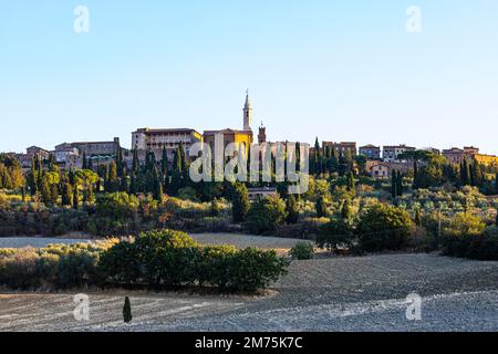 Panoramablick auf Pienza, im Morgenlicht, Pienza, Toskana, Italien Stockfoto