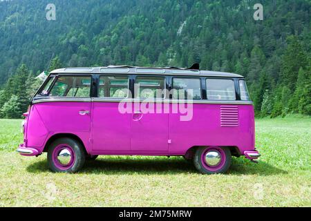 VW T1, BULI, LACKIERT, LILA, COMPUTERGENERIERT Stockfoto