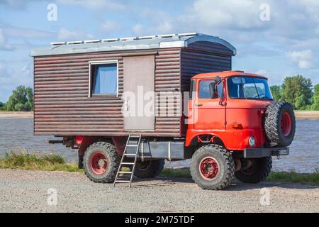 IFA W50 Lkw umgebaut als Wohnmobil, Oldtimer, DDR, Deutschland Stockfoto