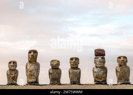 Moai Skulpturen bei Ahu Tongariki auf der Osterinsel, Chile Stockfoto