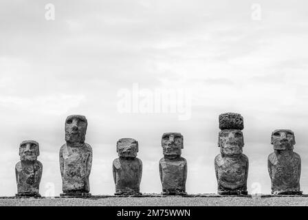 Moai Skulpturen bei Ahu Tongariki auf der Osterinsel, Chile Stockfoto