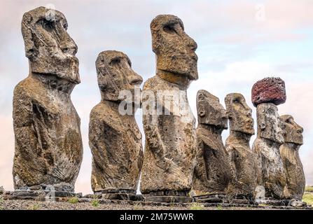 Moai Skulpturen bei Ahu Tongariki auf der Osterinsel, Chile Stockfoto