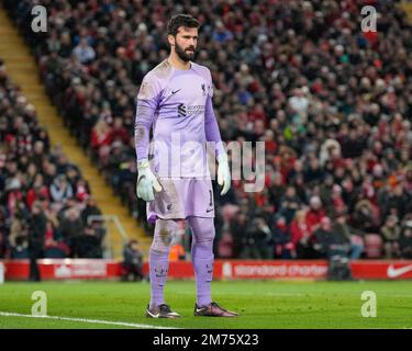 Liverpool, Großbritannien. 07. Januar 2023. Alisson Becker #1 von Liverpool während des Emirates FA Cup 3. Runde Spiels Liverpool vs Wolverhampton Wanderers in Anfield, Liverpool, Vereinigtes Königreich, 7. Januar 2023 (Foto von Steve Flynn/News Images) in Liverpool, Vereinigtes Königreich, 1./7. Januar 2023. (Foto: Steve Flynn/News Images/Sipa USA) Guthaben: SIPA USA/Alamy Live News Stockfoto