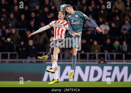 EINDHOVEN, NIEDERLANDE - JANUAR 7: Jarrad Branthwaite von PSV, Tobias Lauritsen von Sparta Rotterdam während des niederländischen Eredivisie-Spiels zwischen PSV und Sparta Rotterdam im Philips Stadion am 7. Januar 2023 in Eindhoven, Niederlande (Foto von Broer van den Boom/Orange Pictures). Guthaben: Orange Pics BV/Alamy Live News Stockfoto