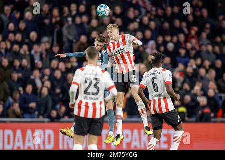 EINDHOVEN, NIEDERLANDE - JANUAR 7: Jarrad Branthwaite von PSV, Tobias Lauritsen von Sparta Rotterdam während des niederländischen Eredivisie-Spiels zwischen PSV und Sparta Rotterdam im Philips Stadion am 7. Januar 2023 in Eindhoven, Niederlande (Foto von Broer van den Boom/Orange Pictures). Guthaben: Orange Pics BV/Alamy Live News Stockfoto