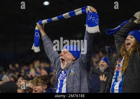 Sheffield, Großbritannien. 07. Januar 2023. SHEFFIELD, ENGLAND - 7. JANUAR: Die Fans des Sheffield Wednesday reagieren nach dem Mittwoch beim FA Cup zwischen Sheffield Wednesday und Newcastle United in Hillsborough am 7. Januar 2023 in Sheffield, Großbritannien, auf das zweite Tor. (Foto: Richard Callis/SPP) (Foto: Richard Callis/Sports Press Photo/C - FRIST VON EINER STUNDE - FTP NUR AKTIVIEREN, WENN BILDER WENIGER ALS EINE STUNDE ALT sind - Alamy) Guthaben: SPP Sport Press Photo. Alamy Live News Stockfoto