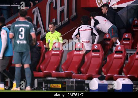 EINDHOVEN - Schiedsrichter Sander van der Eijk während des niederländischen Premier-League-Spiels zwischen PSV Eindhoven und Sparta Rotterdam am 7. Januar 2023 im Phillips-Stadion in Eindhoven, Niederlande. ANP JEROEN PUTMANS Stockfoto