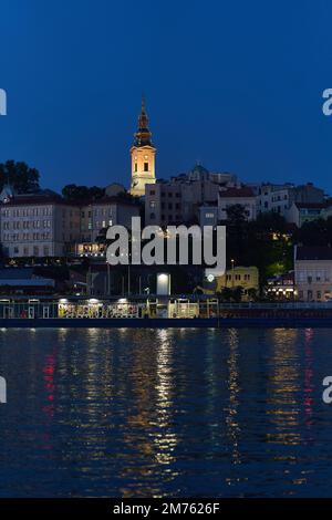 Wunderschöner Blick auf das historische Zentrum von Belgrad am Ufer der Sava Stockfoto