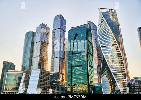Moskau, Russland - 30.07.2022: Blick auf Wolkenkratzer in Moskau. Internationales Business Center Stockfoto