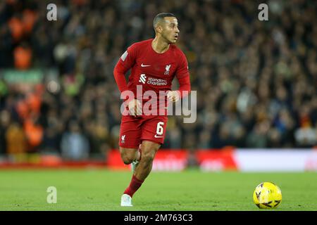 Liverpool, Großbritannien. 07. Januar 2023. Thiago Alcantara aus Liverpool in Aktion. The Emirates FA Cup, 3. Runde, Liverpool gegen Wolverhampton Wanderers in Anfield in Liverpool am Samstag, den 7. Januar 2023. Dieses Bild darf nur zu redaktionellen Zwecken verwendet werden. Nur redaktionelle Verwendung, Lizenz für kommerzielle Verwendung erforderlich. Keine Verwendung bei Wetten, Spielen oder Veröffentlichungen von Clubs/Ligen/Spielern. Bild von Chris Stading/Andrew Orchard Sportfotografie/Alamy Live News Kredit: Andrew Orchard Sportfotografie/Alamy Live News Stockfoto