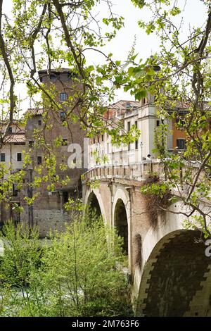 Die älteste Brücke in Rom - Ponte Fabricio (Fabricianische Brücke) über den Tiber Stockfoto