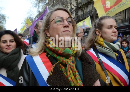 Énorme manifestation de la diaspora Kurde à Paris, pour le 10 ème anniversaire de l'assassinat de 3 militantes Kurdes par les Services Secrets Turcs Stockfoto