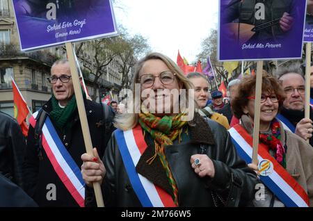 Énorme manifestation de la diaspora Kurde à Paris, pour le 10 ème anniversaire de l'assassinat de 3 militantes Kurdes par les Services Secrets Turcs Stockfoto