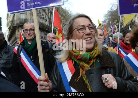 Énorme manifestation de la diaspora Kurde à Paris, pour le 10 ème anniversaire de l'assassinat de 3 militantes Kurdes par les Services Secrets Turcs Stockfoto