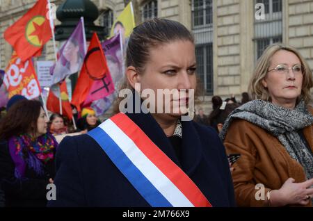 Énorme manifestation de la diaspora Kurde à Paris, pour le 10 ème anniversaire de l'assassinat de 3 militantes Kurdes par les Services Secrets Turcs Stockfoto