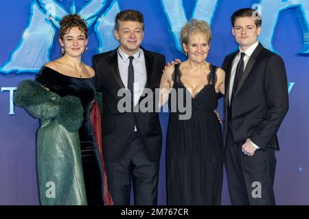 Prominente besuchen The Avatar: The Way of Water World Premiere am Odeon Luxe Leicester Square mit: Ruby Ashbourne Serkis, Andy Serkis, Lorraine Ashbourne, Louis Ashbourne Serkis wo: London, Großbritannien, wenn: 06. Dezember 2022 Gutschrift: Phil Lewis/WENN Stockfoto