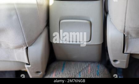 Aschenbecher auf dem Rücksitz im Auto Stockfoto