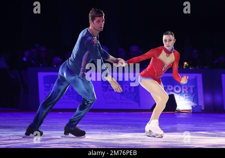 Lucrezia Beccari e Matteo Guarise während der Eislaufausstellung „Bol on Ice, world Skating stars“ in der Unipol Arena, Bologna, Italien, Januar 06, Stockfoto