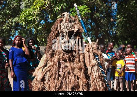 Kumpo-Tanz mit Masken in Senegal, Westafrika Stockfoto