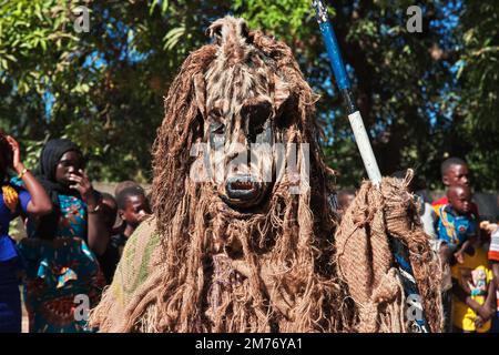 Kumpo-Tanz mit Masken in Senegal, Westafrika Stockfoto