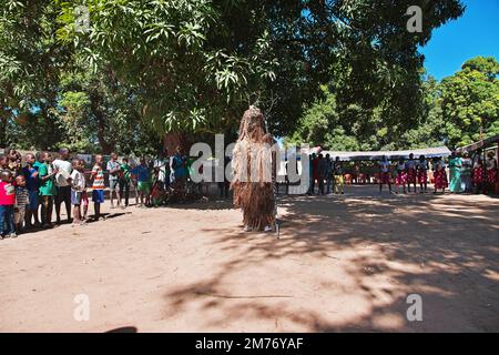 Kumpo-Tanz mit Masken in Senegal, Westafrika Stockfoto