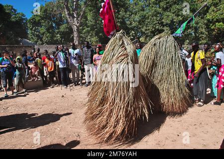 Kumpo-Tanz mit Masken in Senegal, Westafrika Stockfoto