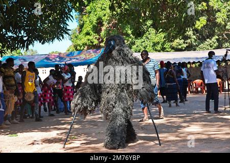 Kumpo-Tanz mit Masken in Senegal, Westafrika Stockfoto