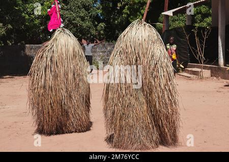 Kumpo-Tanz mit Masken in Senegal, Westafrika Stockfoto