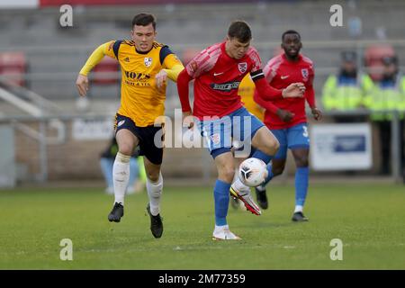 Matt Robinson von Dagenham und Redbridge und Charlie O'Connell von Woking während Dagenham & Redbridge vs Woking, Vanarama National League Football auf der TH Stockfoto