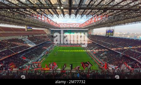 MAILAND, ITALIEN, 2. FEBRUAR 2020 - Blick vom Innern des Giuseppe Meazza Stadions von Mailand, auch bekannt als San Siro Stadion, in Mailand, Italien, vor einem A.C. Stockfoto