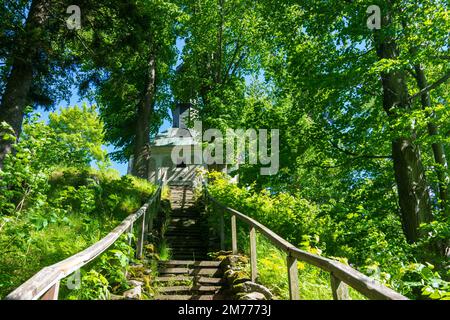 Mala Moravka (Klein Mohrau): Kapelle auf dem Kapellhügel (Kapličkový vrch) in , Moravskoslezsky, Mährisch-Schlesische Region, Stockfoto