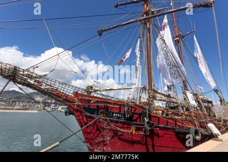 GENUA, ITALIEN, 25. JUNI 2022 - das spanische Großschiff Atyla liegt im Hafen von Genua, Italien, vor Stockfoto