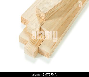 Sieben quadratische Holzbalken Holzstapel isoliert Stockfoto