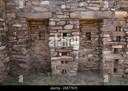 Ruinen von Choquequirao, einer archäologischen Inka-Stätte in Peru, ähnlich in Struktur und Architektur wie Machu Picchu. Stockfoto
