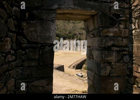 Ruinen von Choquequirao, einer archäologischen Inka-Stätte in Peru, ähnlich in Struktur und Architektur wie Machu Picchu. Stockfoto