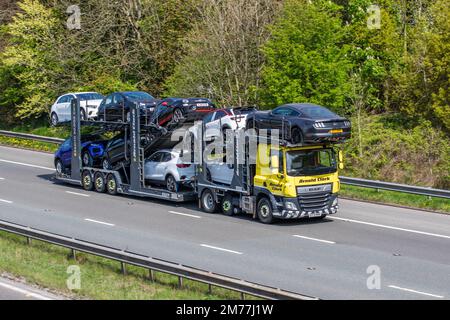 ARNOLD CLARK Autotransporter. DAF Trucks 450FTP 9 Fahrzeugtransporter, Transportfahrzeuge, Abholung und Auslieferung, Lkw, Transport, PKW & Lkw, Fracht, DAF-Fahrzeug, Lieferung, gewerblicher Transport, Industry, auf der M61 in Chorley, Großbritannien Stockfoto
