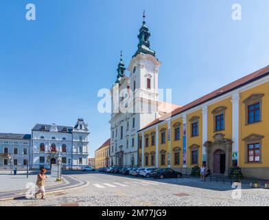 Uherské Hradiste (Ungarisch Hradisch): Masaryk-Platz, Kirche des Heiligen Franziskus Xavier in , Zlinsky, Region Zlin, Region Zliner, Tschechien Stockfoto