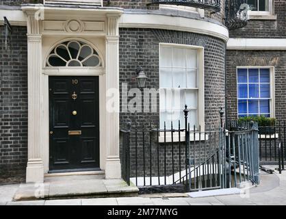 Das ist Nummer 10, Adam Street in der City of London, ein Doppelgänger für Nummer 10, Downing Street, die PMs Residenz Stockfoto