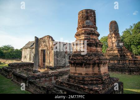 Die Ruinen des Wat Phra Sri Rattana Mahathat in der Stadt Lopburi in der Provinz Lopburi in Thailand, Thailand, Lopburi, November 2022 Stockfoto