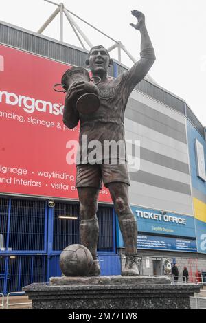 Statue des FA-Pokalsiegers 1927 Captain Fred Keenor, beim Emirates FA-Pokalspiel in der dritten Runde Cardiff City vs Leeds United im Cardiff City Stadium, Cardiff, Großbritannien, 8. Januar 2023 (Foto von Mike Jones/News Images) Stockfoto