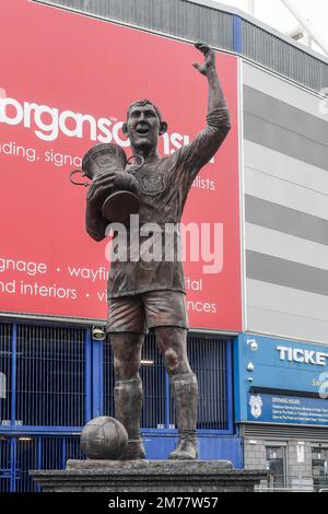 Cardiff, Großbritannien. 08. Januar 2023. Statue des FA-Pokalsiegers 1927 Captain Fred Keenor, beim Emirates FA-Pokalspiel in der dritten Runde Cardiff City vs Leeds United im Cardiff City Stadium, Cardiff, Großbritannien, 8. Januar 2023 (Foto von Mike Jones/News Images) in Cardiff, Großbritannien, am 1./8. Januar 2023. (Foto: Mike Jones/News Images/Sipa USA) Guthaben: SIPA USA/Alamy Live News Stockfoto