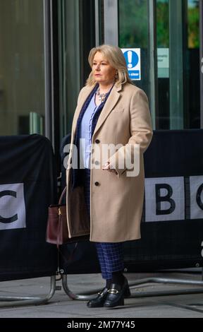 London, England, Großbritannien. 8. Januar 2023. Die Generalsekretärin des Royal College of Nursing PAT CULLEN wird außerhalb der BBC gesehen, während sie am Sonntag mit Laura Kuenssberg auftaucht. (Kreditbild: © Tayfun Salci/ZUMA Press Wire) Kredit: ZUMA Press, Inc./Alamy Live News Stockfoto