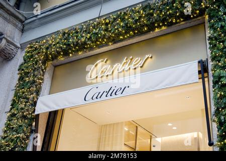 Cartier Markenlogo des Geschäfts in der Via Montenapoleone in Mailand, Italien Stockfoto