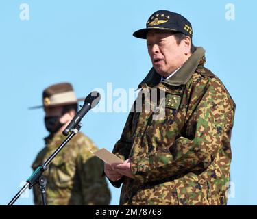 Narashino, Japan. 08. Januar 2023. Der japanische Verteidigungsminister Yasukazu Hamada hält am Sonntag, den 8. Januar 2023, eine Rede während der Neujahrsübung der japanischen GSDF 1.-Brigade im Narashino Training Area in der Präfektur Chiba, Japan. Foto: Keizo Mori/UPI Credit: UPI/Alamy Live News Stockfoto