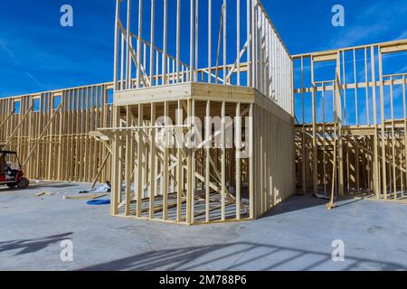 Rahmenbalken von im Bau befindlichen Neubauten im Wohnungsbau Stockfoto